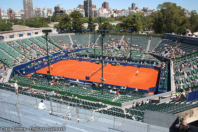 Центральный корт в теннисе